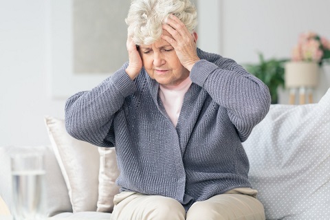 tips-to-help-seniors-manage-migraine-headaches